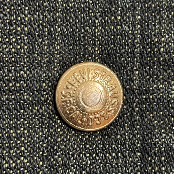 Levi's Classic Blue Denim Trucker Jacket - Picture 6 of 6